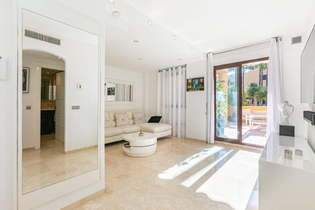 Superb Costalita In Beachfront Complex Rdr406 Estepona